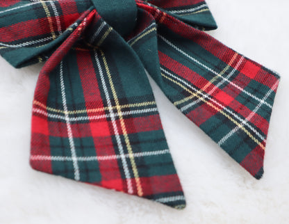 Holiday at the Manor Plaid Pet Bow