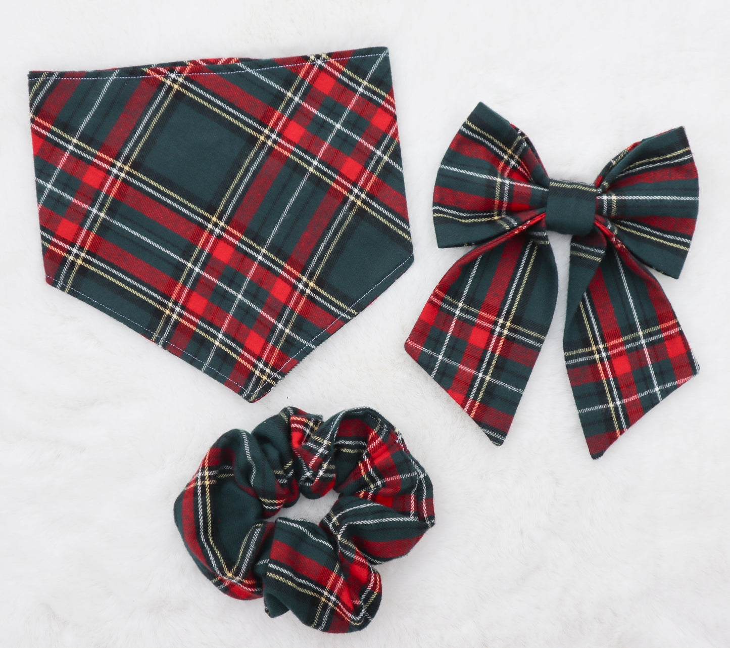 Holiday at the Manor Plaid Pet Bow