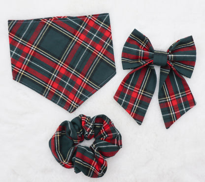 Holiday at the Manor Plaid Pet Bow