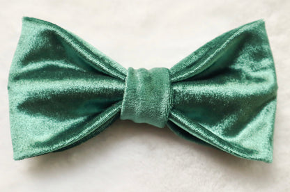 Mistletoe Green Velvet Pet Bow