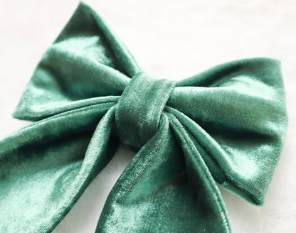 Mistletoe Green Velvet Pet Bow